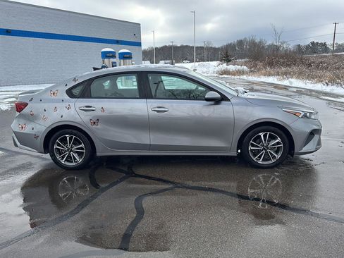 Used 2023 Kia Forte LXS image 7