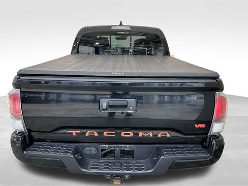 Used 2020 Toyota Tacoma TRD Sport w/ Technology Package AWD/4WD image 4