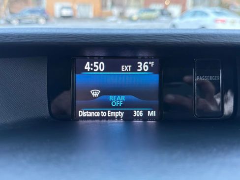 Used 2014 Toyota Sienna LE image 17