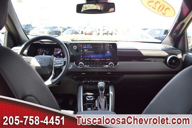 Used 2025 Chevrolet Colorado Z71 w/ Technology Package AWD/4WD image 3