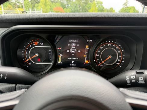 Used 2025 Jeep Wrangler Sport AWD/4WD image 14