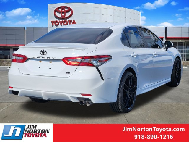 Used 2018 Toyota Camry SE w/ Moonroof Package FWD image 6