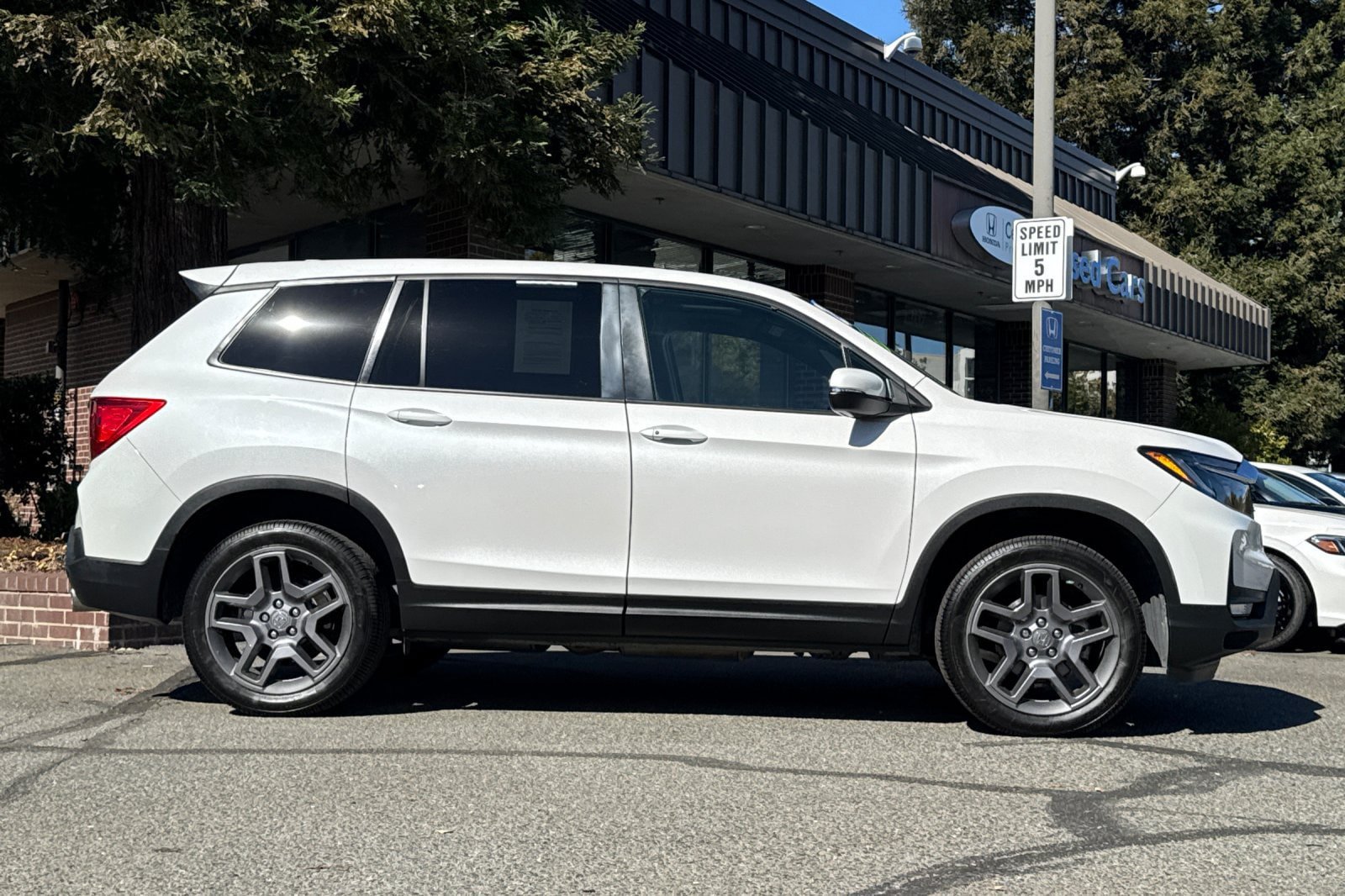 Used 2023 Honda Passport EX-L image 3