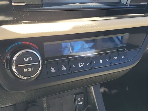 Used 2015 Toyota Corolla LE image 28