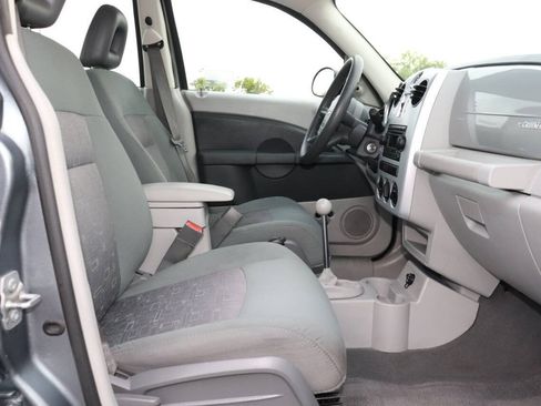 Used 2009 Chrysler PT Cruiser FWD image 16