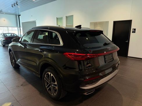 Used 2025 Audi Q5 Premium w/ Convenience Package image 30