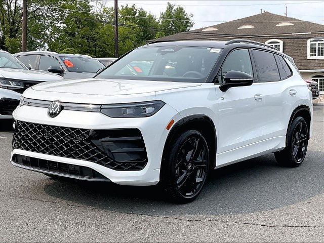 New 2026 Volkswagen Tiguan SE R-Line FWD image 4