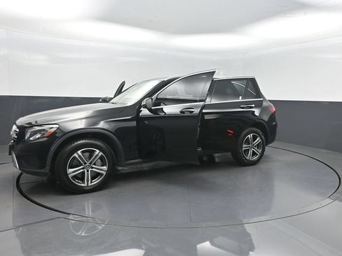 Used 2019 Mercedes-Benz GLC 300 4MATIC w/ Premium Package image 32