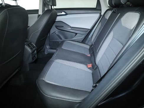 Used 2024 Volkswagen Taos SE image 14