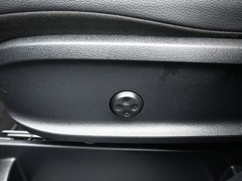 Used 2021 Mercedes-Benz GLB 250 4MATIC w/ Premium Package image 14