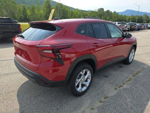 New 2026 Chevrolet Trax LS w/ LS Convenience Package FWD image 23
