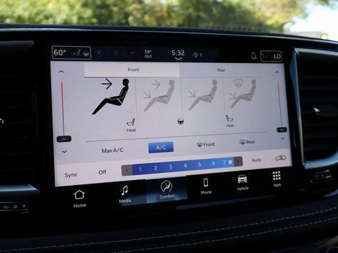 New 2026 Chrysler Pacifica Select image 18