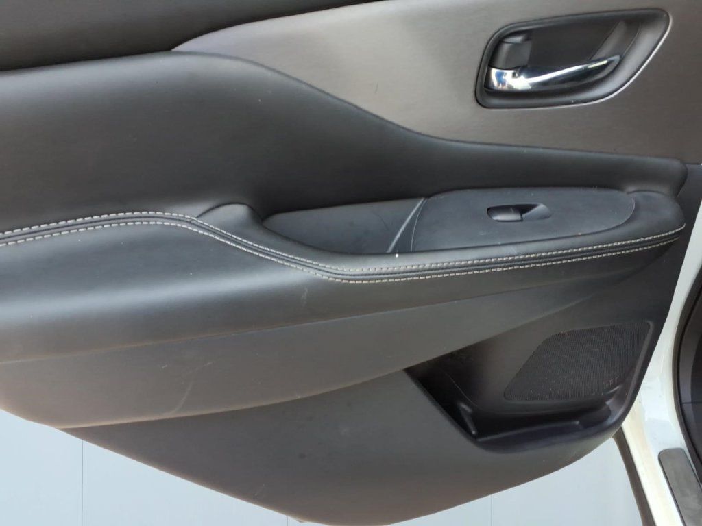 Used 2023 Nissan Murano SV w/ SV Midnight Edition Package FWD image 10