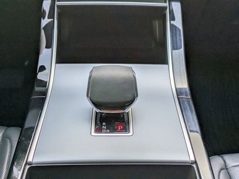 Used 2025 Land Rover Range Rover Evoque S AWD/4WD image 21