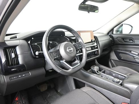 Used 2024 Nissan Pathfinder SV w/ SV Premium Package AWD/4WD image 23