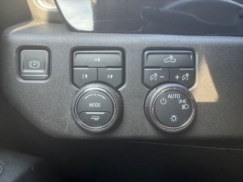 Used 2024 Chevrolet Silverado 2500 LT image 21