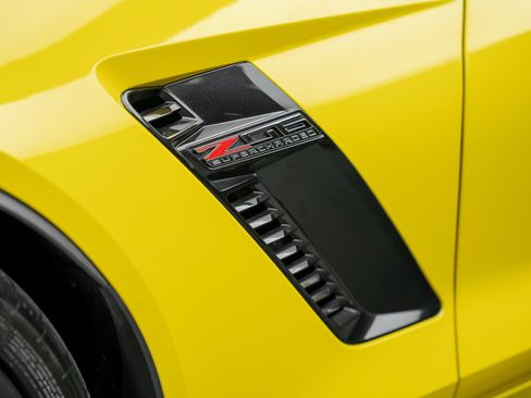 Used 2016 Chevrolet Corvette Z06 w/ 3LZ Preferred Equipment Group RWD image 26