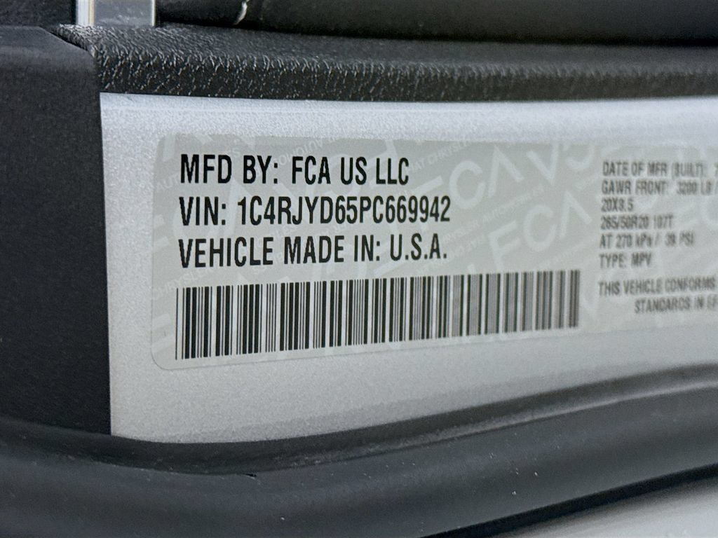 Used 2023 Jeep Grand Cherokee Overland AWD/4WD image 36
