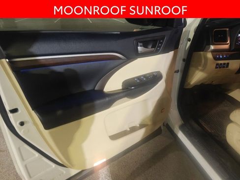 Used 2016 Toyota Highlander Limited Platinum w/ Four Season Floor Mat Package image 5