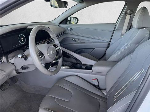 Used 2025 Hyundai Elantra SEL FWD image 9