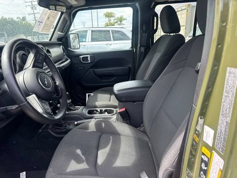 Used 2022 Jeep Wrangler Unlimited Sport AWD/4WD image 9