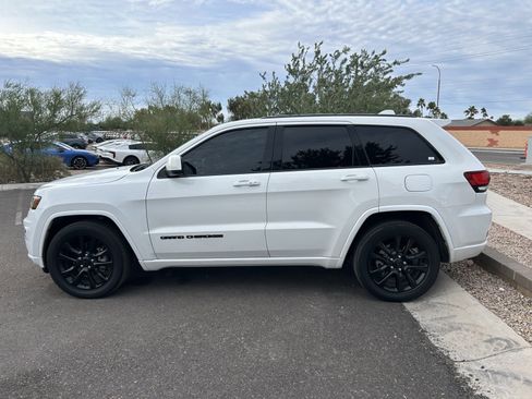 Used 2018 Jeep Grand Cherokee Altitude image 6