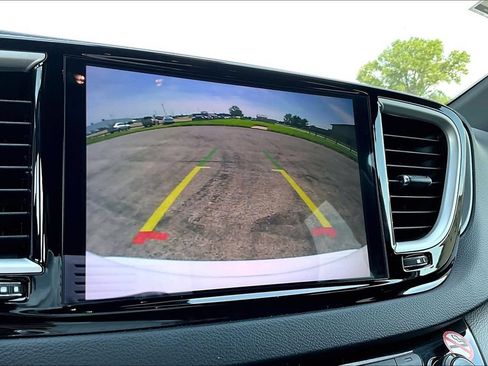 Used 2025 Chrysler Pacifica Select FWD image 19