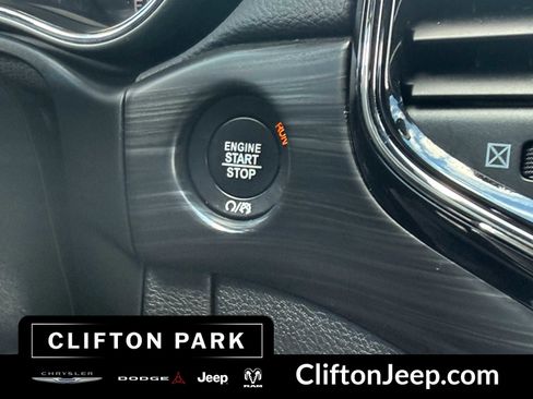 Certified 2019 Jeep Grand Cherokee Altitude AWD/4WD image 27