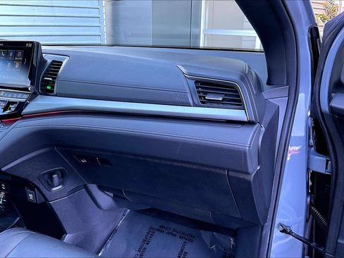 Used 2025 Honda Odyssey Sport-L image 16