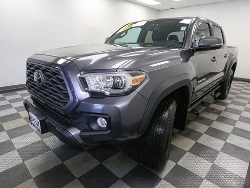 Used 2020 Toyota Tacoma TRD Off-Road w/ Technology Package AWD/4WD image 4