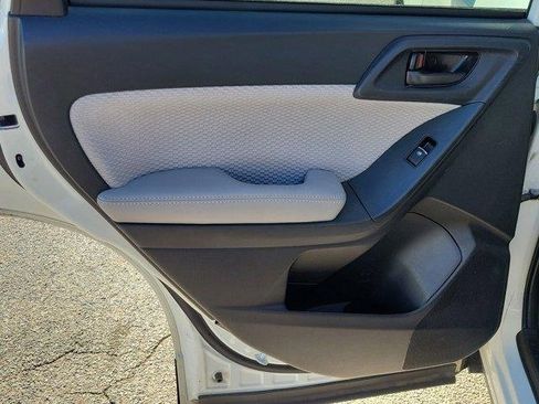 Used 2018 Subaru Forester 2.5i Premium w/ All-Weather Package image 9