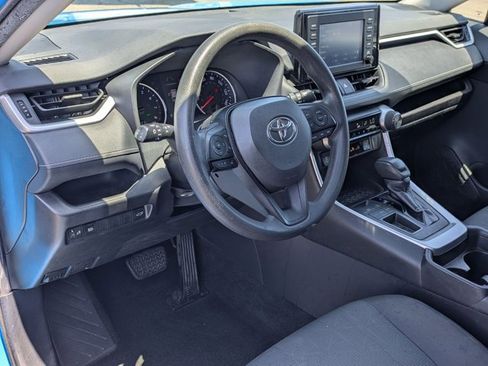 Used 2019 Toyota RAV4 XLE w/ Convenience Package FWD image 10