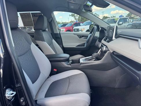 Used 2025 Toyota RAV4 XLE AWD/4WD image 16