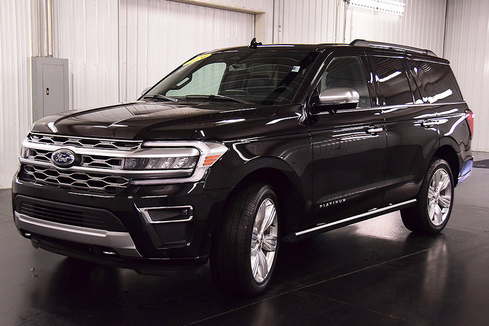 Used 2024 Ford Expedition Platinum AWD/4WD image 3