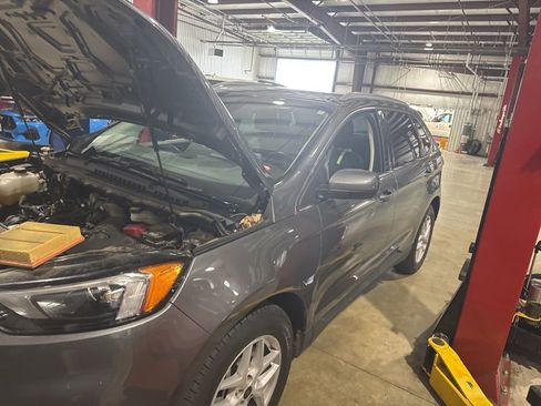 Used 2023 Ford Edge SEL image 3