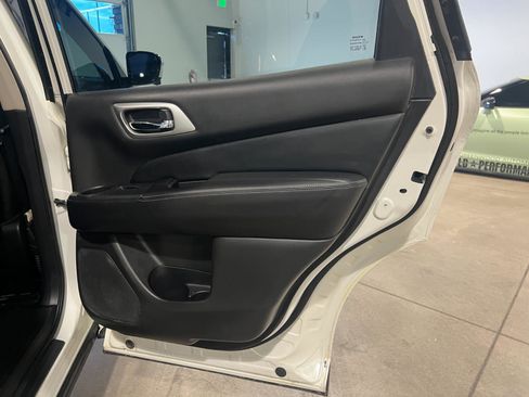 Used 2017 Nissan Pathfinder SL w/ SL Premium Package image 37