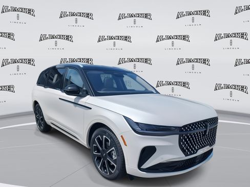 New 2025 Lincoln Nautilus Reserve image 7