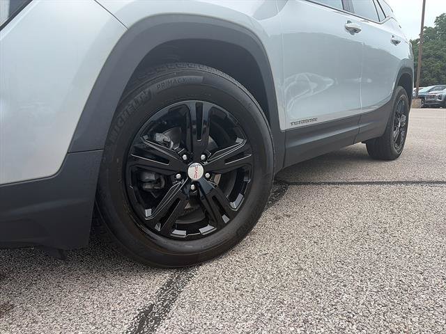Used 2022 GMC Terrain SLE FWD image 2