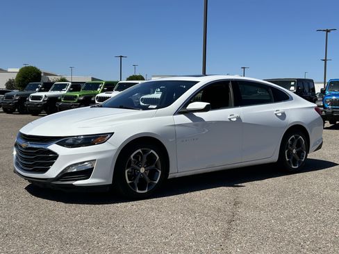 Used 2024 Chevrolet Malibu LT FWD image 2