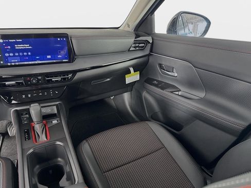 Used 2026 Nissan Kicks SR w/ SR Premium Package FWD image 23