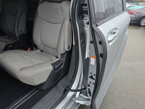 Certified 2023 Toyota Sienna LE image 17