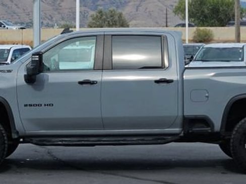 Used 2025 Chevrolet Silverado 2500 ZR2 w/ Technology Package AWD/4WD image 2