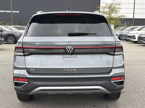 New 2026 Volkswagen Taos SE FWD image 4