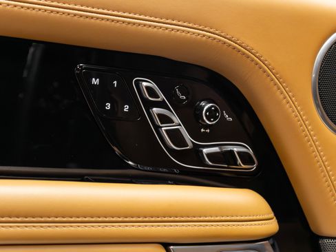 Used 2022 Land Rover Range Rover Autobiography image 44