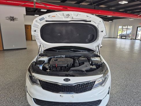 Used 2018 Kia Optima LX FWD image 9