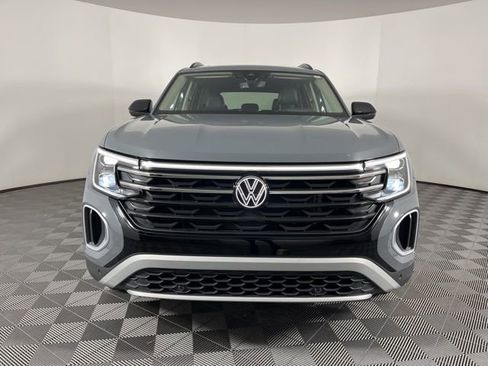 Used 2024 Volkswagen Atlas Peak Edition SEL image 3