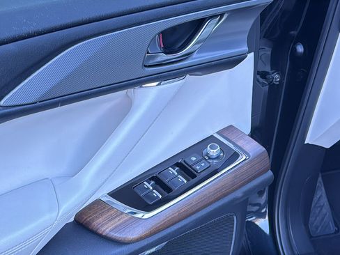 Used 2023 MAZDA CX-9 Signature image 11