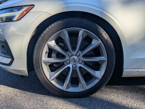 Used 2020 Volvo V60 T5 Momentum w/ Protection Package Premier image 3