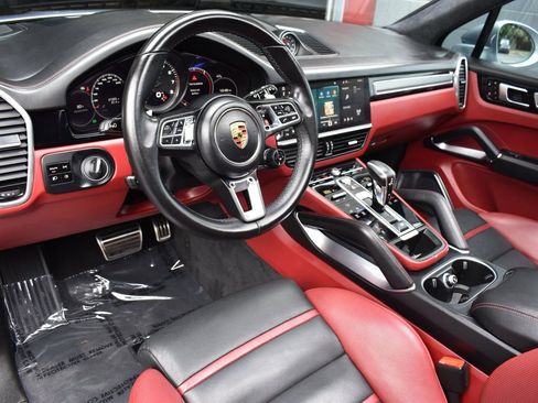 Used 2021 Porsche Cayenne Turbo image 14