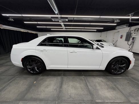 Used 2023 Chrysler 300 S image 8